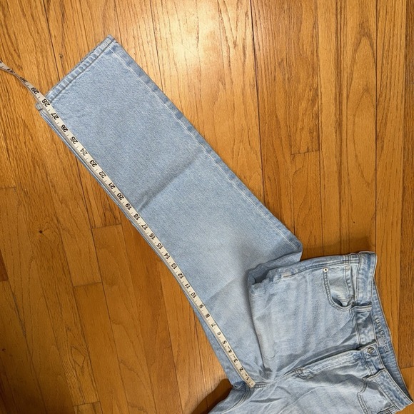 American Eagle Mom Jeans 14 Light Wash High Rise Relaxed Tapered Strigid Denim - Picture 12 of 12